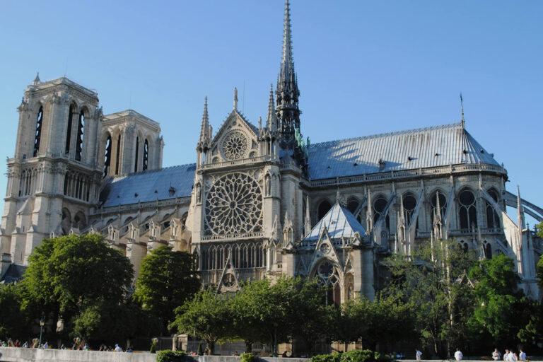 Catedral de Notre Dame: História, Incêndio e Reabertura em 2024