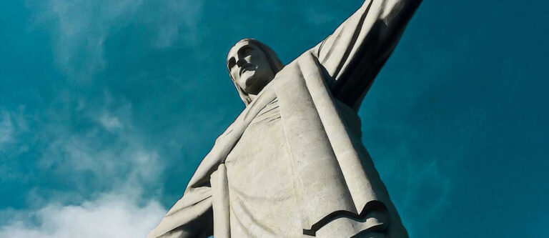 Conheça o Cristo Redentor: Ingressos, dicas e história do símbolo do Rio