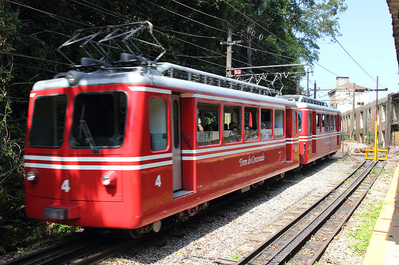 Foto do trem do corcovado na estação das paineiras.