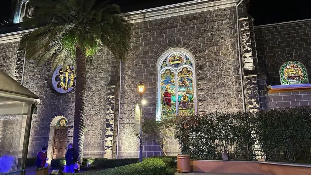 Lateral de pedra da Igreja Matriz de São Pedro