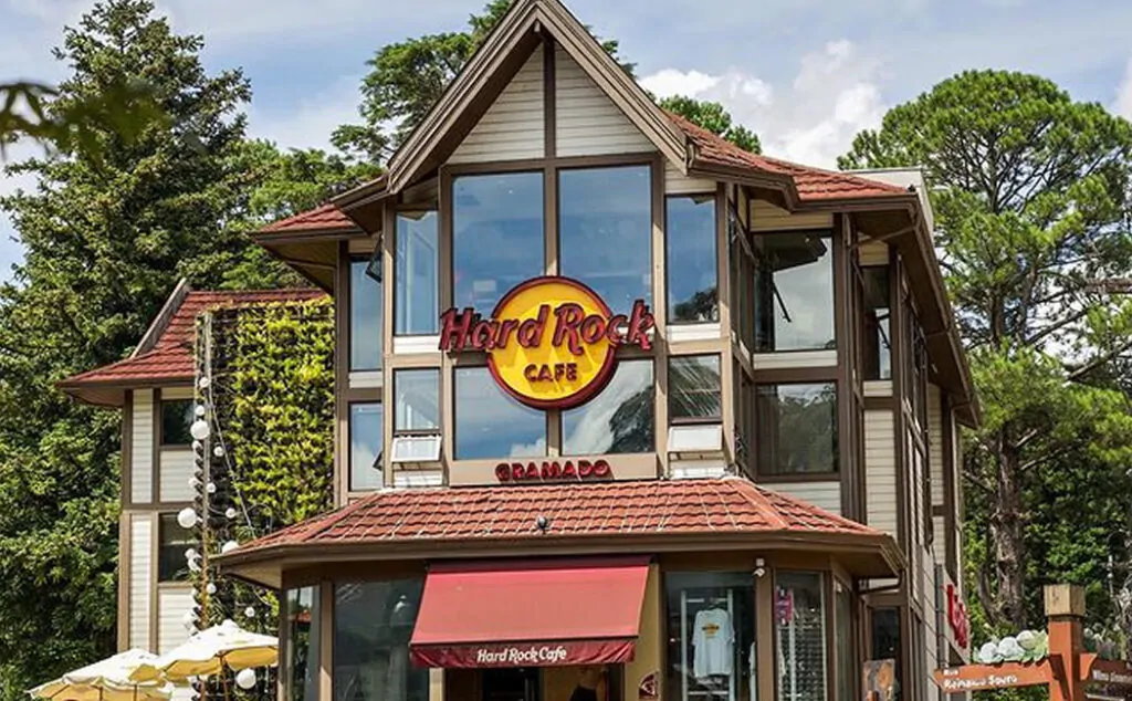 Frente do Hard Rock em Gramado, foto de dia.